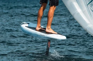 Starboard-FOILBOARD-Take-off-key-feature-thin-standing-area.webp