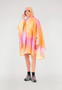 MVT0609_EYASI-PONCHO_GRADIENT-PRINT_B_P_03.webp