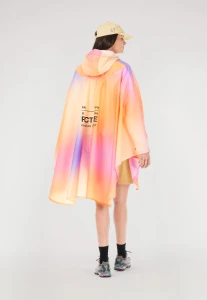 MVT0609_EYASI-PONCHO_GRADIENT-PRINT_B_P_05.webp