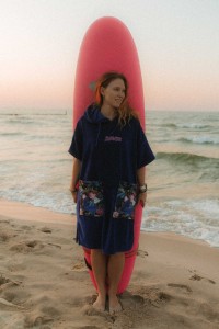 Poncho-Jungmob-Ocean-Flowers (1).webp